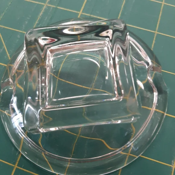 SET OF 3 GLASS ASHTRAYS - Picture 5 of 9